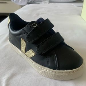 Veja Sneakers - black & gold, new